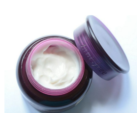 Chất kem bên trong Innisfree Perfect 9 Repair Eye Cream EX