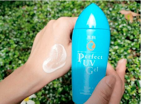 Kem chống nắng Senka Perfect UV Gel SPF50+ PA++++
