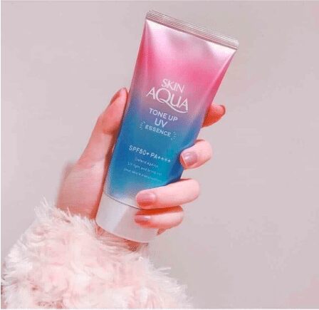 Kem chống nắng của Nhật Bản Skin Aqua Tone Up UV Milk
