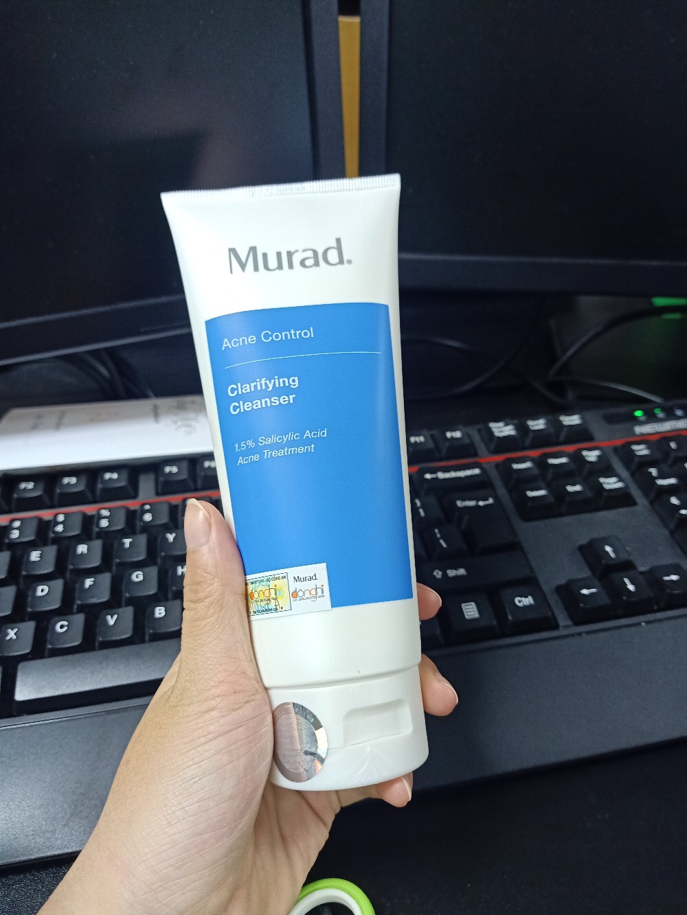 Trên tay Sữa rửa mặt Murad Clarifying Cleanser