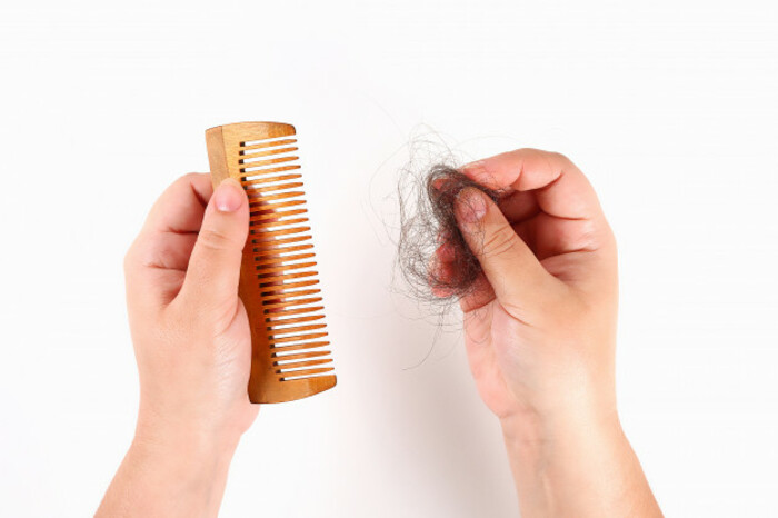 Chăm sóc tóc đúng cách để hạn chế rụng tóc sau sinh